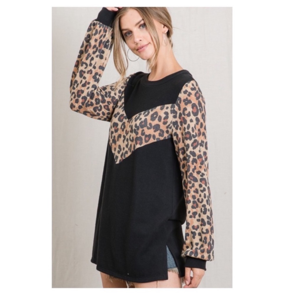 Leopard Print Long Sleeve Contrast Tee with Side Slits - Picture 3 of 4